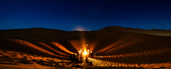 Around-fire-camp-Merzouga-desert
